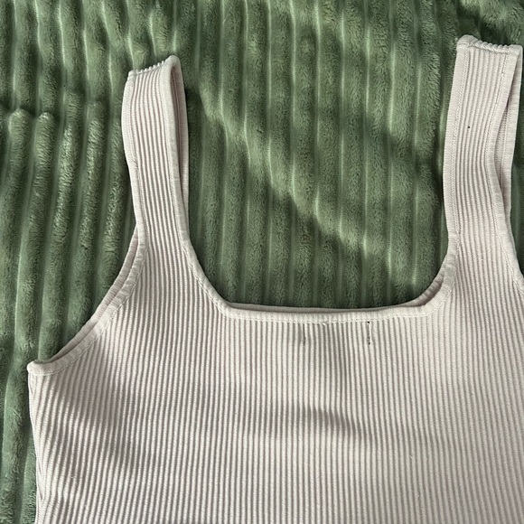 Pink Ribbed Crop Top - Picture 2 of 4